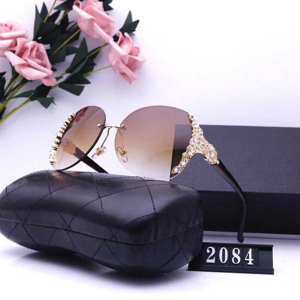 

luxury designer new men's and women's sunglasses 20% off overseas street shooting travel fashion glasses 2084, White;black