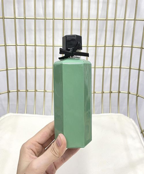

woman perfume spray 100ml flora emerald gardenia edt floral woody musk and fast postage9800409