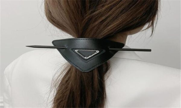 

luxury designer letter hair clip girl triangle barrettes with fashion hair accessories temperament retro women headwear 2 color8525835, Golden;silver