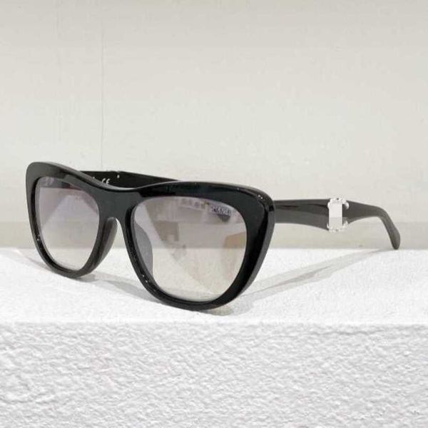

30% off luxury designer new men's and women's sunglasses 20% off xiaoxiangjia's fashion box plate, White;black