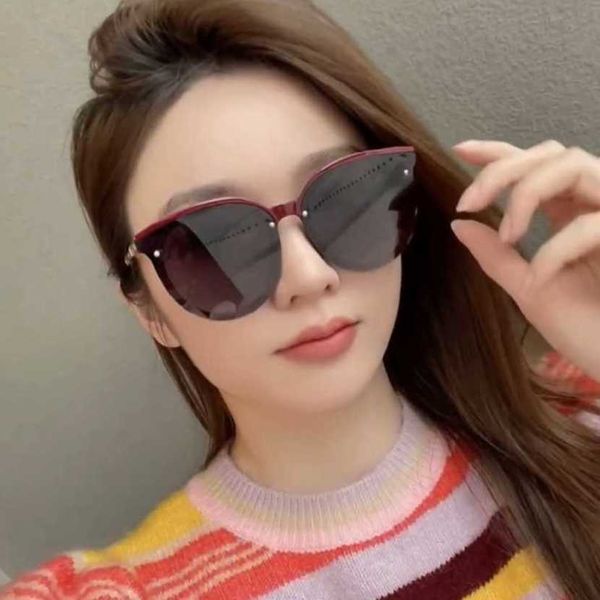 

30% off luxury designer new men's and women's sunglasses 20% off family fashion trend polarized for women korean version of online, White;black