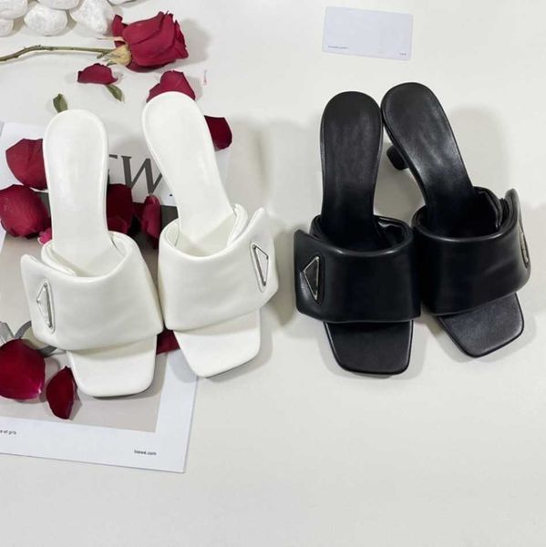 

2023 soft padded logo sandals embossed leather slippers designer high heels slides thong with double flip flops slipper metal chain fashion, Black