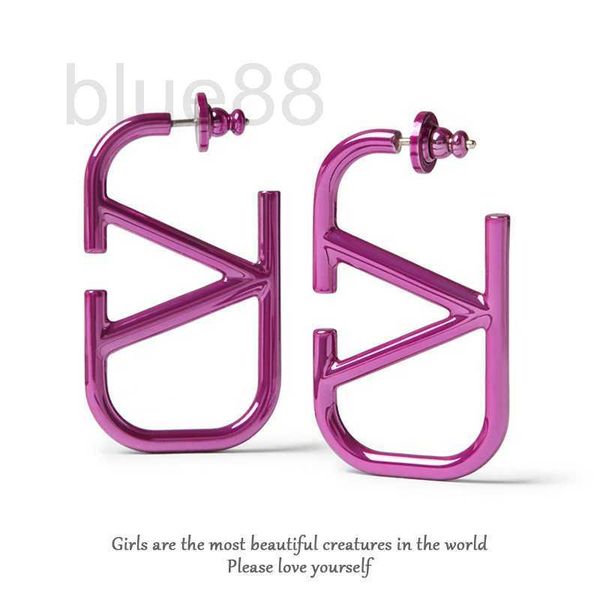 

charm designer autumn and winter 2022 tiannu new grand show guan same style earrings baked lacquer hollow letter v simple tbuy, Golden