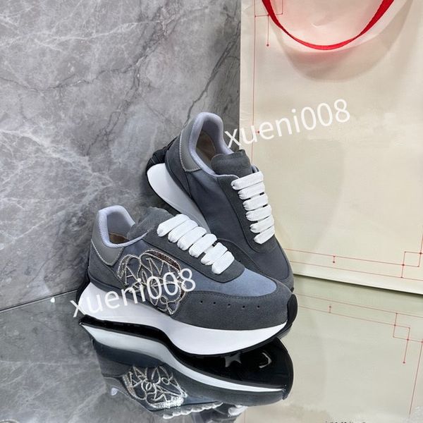 

2023new casual shoes designer men women shoe strawberry wave mouth tiger web print vintage trainer man womans variety of styles, Red;white