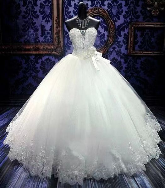 

2023 ball gown wedding dresses ruffles beaded crystal necklace sweetheart strapless bridal gowns stunning bridal dresses plus size robe de m, White