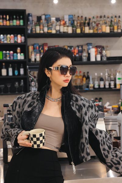 

2023 fashion designer sunglasses luxury letter womens mens goggle senior eyewear for women eyeglasses frame vintage metal sun glasses, White;black