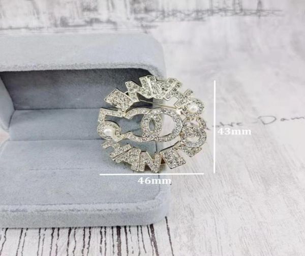 

fashion jewelry badge luxury brand designer brooch double letters pins brooches women gold silver crysatl pearl rhinestone cape bu3568084, Gray