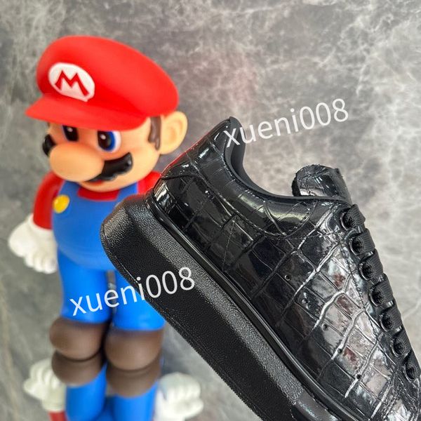 

2023new men designer sneakers calfskin casual shoes reflective shoes vintage suede leather trainers all-match stylist sneaker leisure shoe p, Red;white