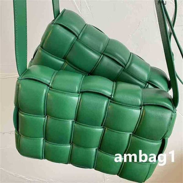 

designer bottegas bags venetas cassettes handbags real 2023 sheep pickup woven hand pillow messenger bag five thousand four hundred and have