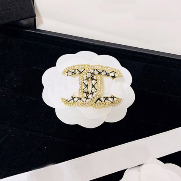 

european street brand brooch gold brooch womens love pins brooch vintage romantic gift family couple classic designer jewelry with, Gray