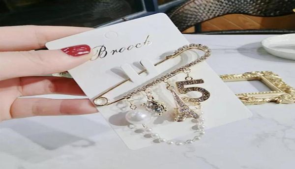 

classic brooches design pin brooch crystal bow flower pearl camellia 5 pins designer jewelry vintage buckle pin womens mens g221119736238, Gray