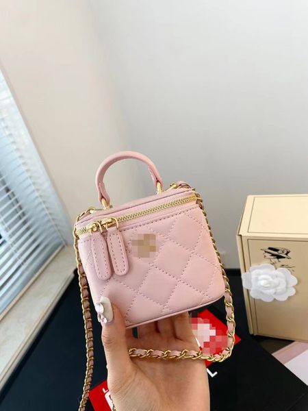 

the new women's handbag cosmetic bag fashion bag is simple and portable
