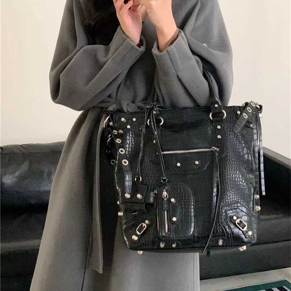 

super firenet red same type b heavy industry liupin locomotive big bag dark fashion one shoulder crossbody girl