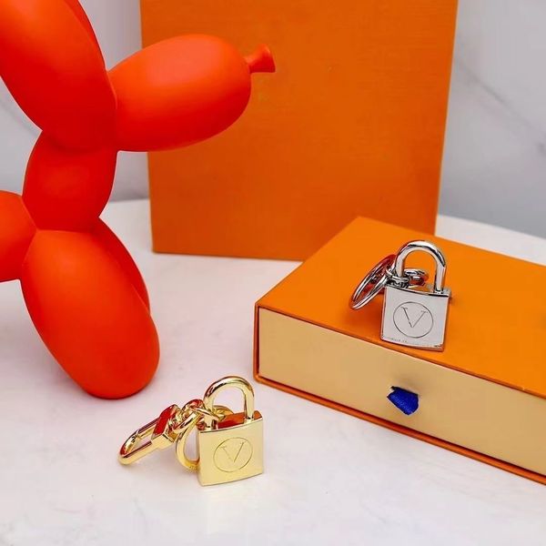 

luxury designer lock keychain latest style gradient color keychains colorful bag pendant car key chain letter accessories supply, Silver