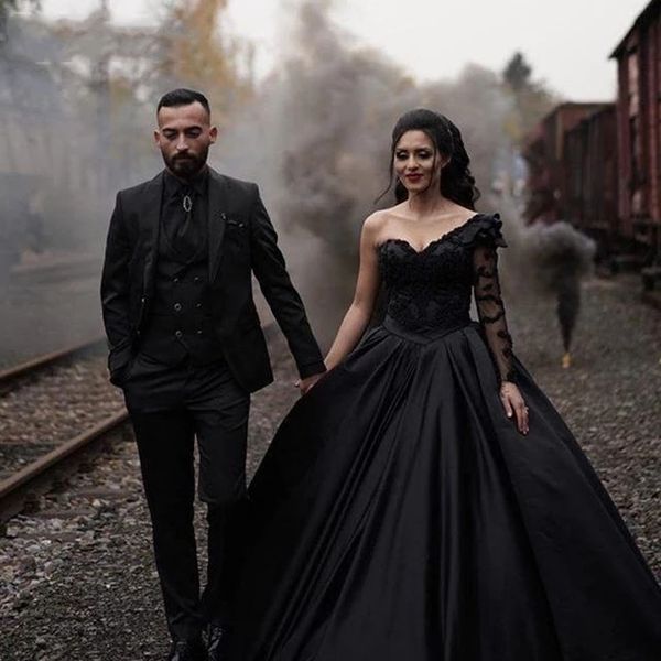 

gothic black ball gown wedding dresses one shoulder vintage satin bridal gowns lace applique beaded long country outdoor vestido de novia 20, White