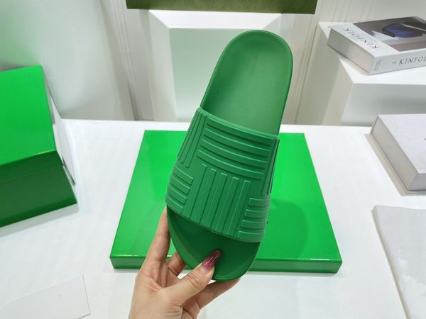 

designer man slider beach luxury woman slippers wholesale price leather rubber sandal shoes marshmallow with original box dustbag 0508, Black