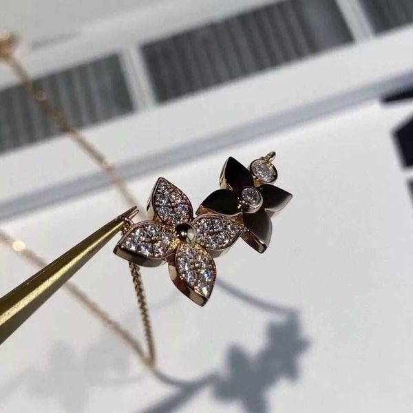 

2023 designer new lvjia double flower four leaf necklace lucky grass small fresh and versatile l style, Black