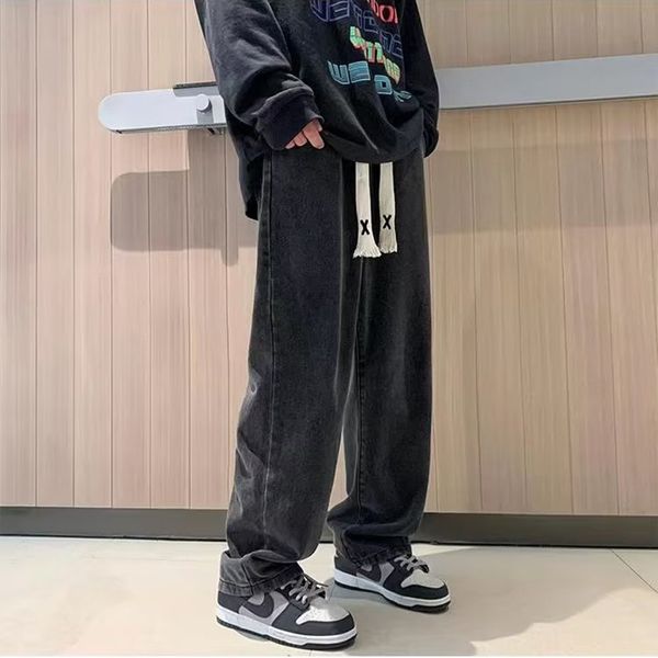 

men s pants 2023 jeans hitam muda baru pria celana lurus longgar musim gugur gaya jalanan versi korea kargo pakaian y2k 230328, Black