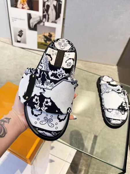 

2023 designers pool pillow mules women sandals sunset flat comfort mules padded front strap slippers soft fashionable easy to wear style sli, Black