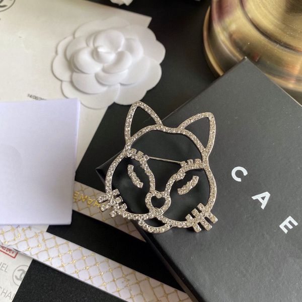 

designer academy badge brooch brand animal brooch fashion vintage diamond brooches wedding party gift lapel pin family couple, Gray