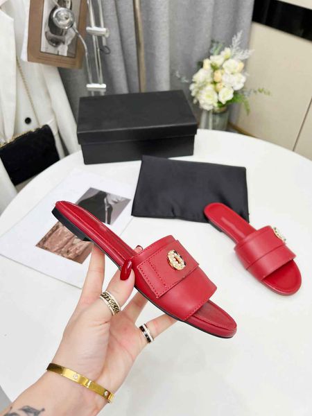 

2023 with luxury designer sandals flip-flops women's sliding summer fashion wide smooth sandals slippers flip-flops channel floral desi, Black