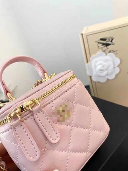 

the new women's handbag, cosmetic bag, fashion bag is simple and portable