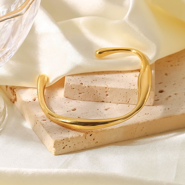 

charm bracelets uworld classic 18k gold plated stainless steel irregular bangles stainless steel trendy fashion wrist jewelry women 230328, Golden;silver