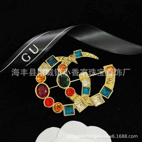

2023 designer new family/ujia classic brooch series double g letters version brass women's light luxury high sense, Silver