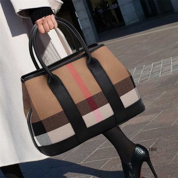 

women hands outlet burbrerys bag new luxury handbags designer leather bag women's plaid canvas large capacity single shoulder messenger