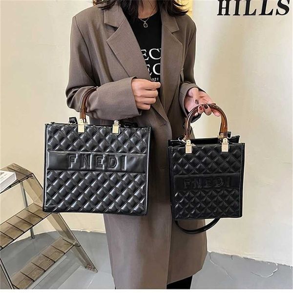 

2023 designer bag handbag fenjia texture lingge portable tote women's winter trend versatile messenger