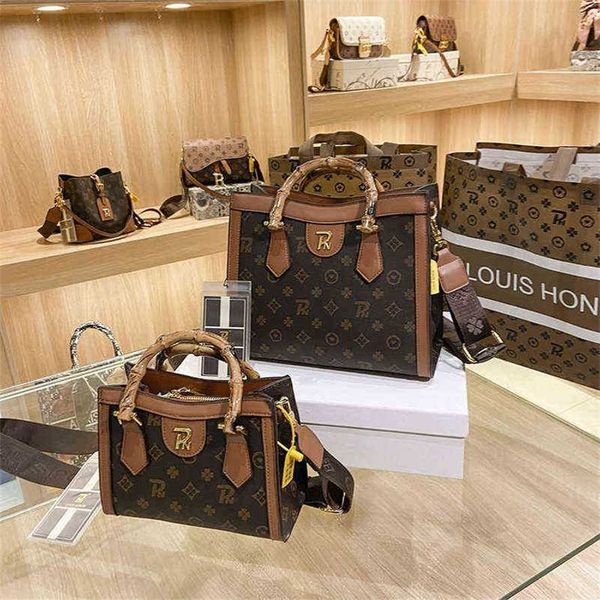 

2023 designer bag 2023 new lightweight luxury women's fashionable and large capacity messenger tote bags