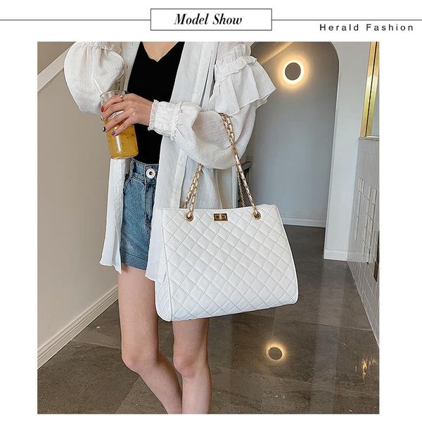 

b2624232021 new chain shoulder fashion bag casual fashion bag tassel decoration single shoulder handbag274m