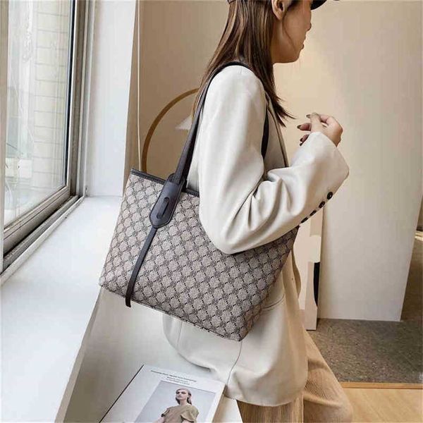 

2023 designer bag handbag large capacity large bag autumn versatile red portable bag single shoulder bag, Black;red