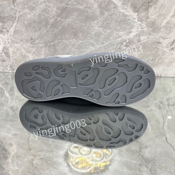 

2023 designer running shoes luxury women casual shoes shoe new sneaker woman trainer sdfsf fabric suede effect calfskin reflective sneakers, Black