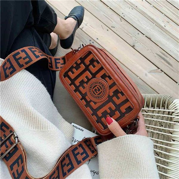 

2023 designer bag ins female fashion versatile wide belt single shoulder camera bag