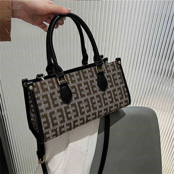 

2023 designer bag handbag female autumn and winter net red one messenger foreign style hand-held french stick