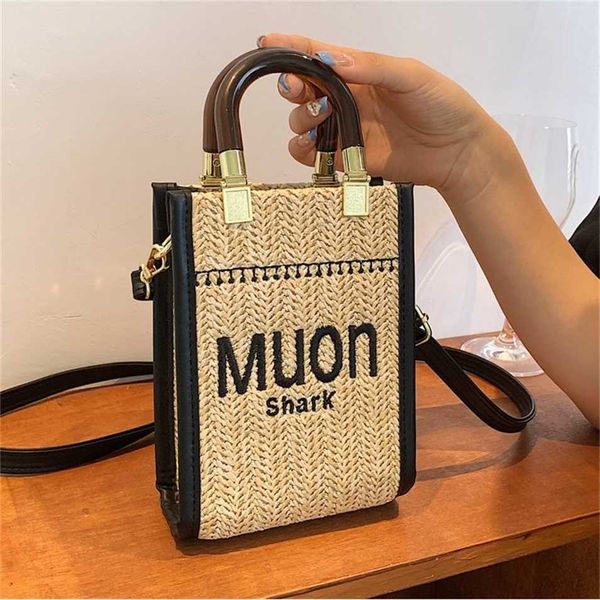 

2023 designer bag straw female 2023 new fashion summer minority portable woven net red texture messenger letter bag