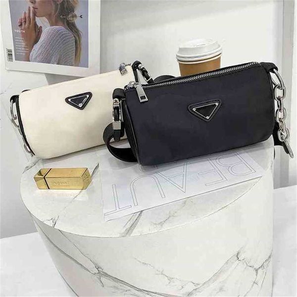 

2023 designer bag boston women 2023 new solid color disco fashion trend pillow leisure messenger cylinder bag