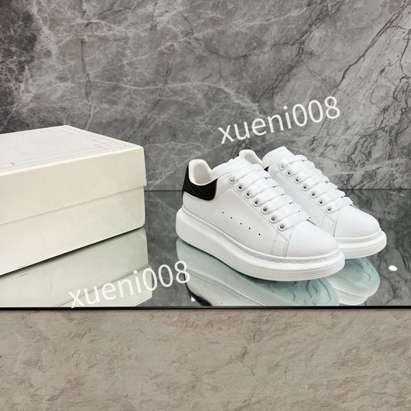 

2023new womens casual shoes reflective chain reaction sneakers triple black white blue yellow fluo tan luxury mens women shoe designer train, Red;white