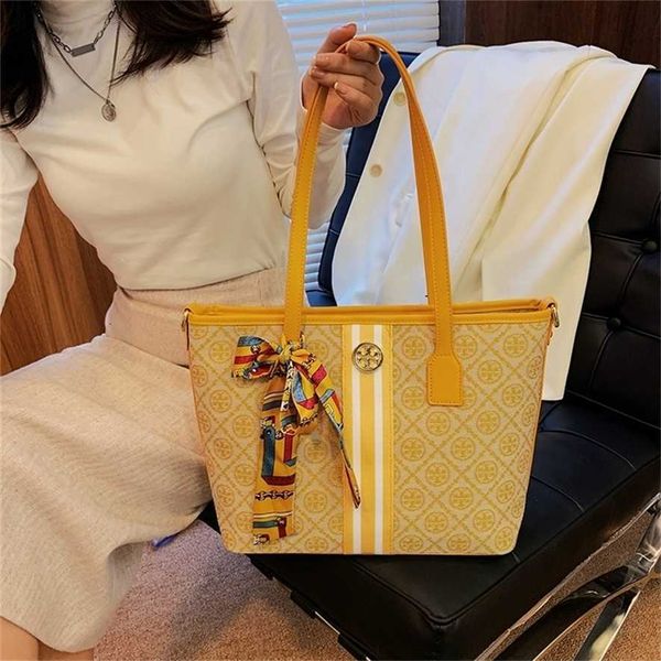 

2023 designer bag handbag explosive models handbags bags coated canvas shopping printed large slant span