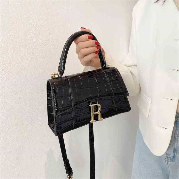 

2023 designer bag handbag women's leisure one messenger black stone pattern small square