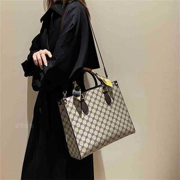 

2023 designer bag luggage commuter versatile shoulder soft pitot mobile phone bags