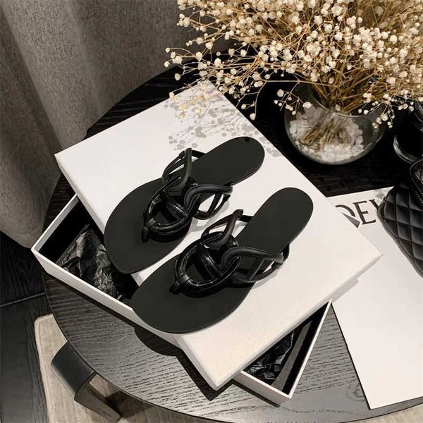 

luxury women egerie slipper designer flat sandals beach flip flop new type rubber flat female outwardly wearing female e1o0