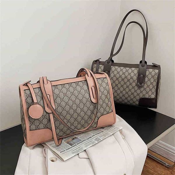 

2023 designer bag portable large spring fashion boston one shoulder armpit bag