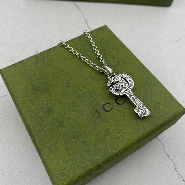 

2023 designer new g qi used new vine carving double large g shape key pendant couple necklace sweater chain, Black