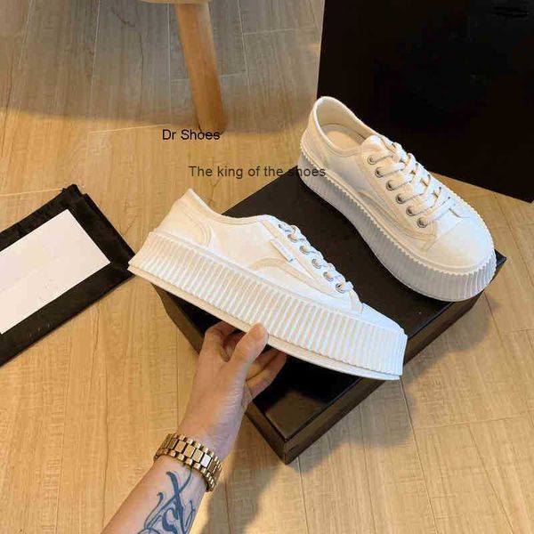 

small fragrant biscuit spring 2022 brand c new thick casual women's soft soled board muffin canvas shoes women, Black