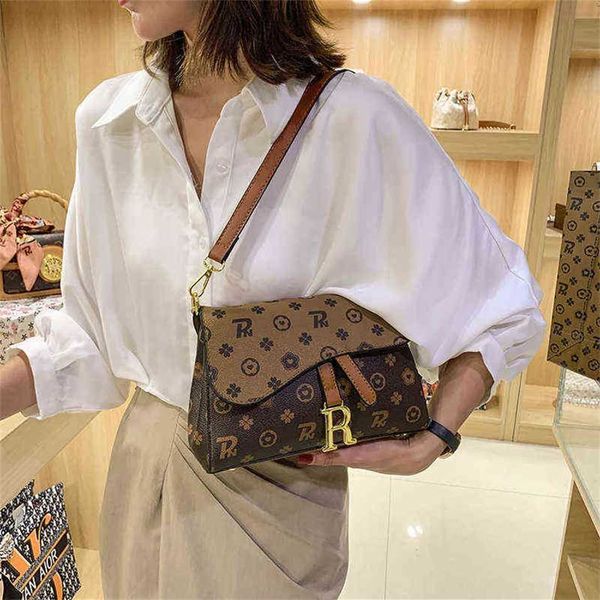 

2023 designer bag fashion temperament simple portable messenger printed single shoulder women's fashion contrast underarm small square