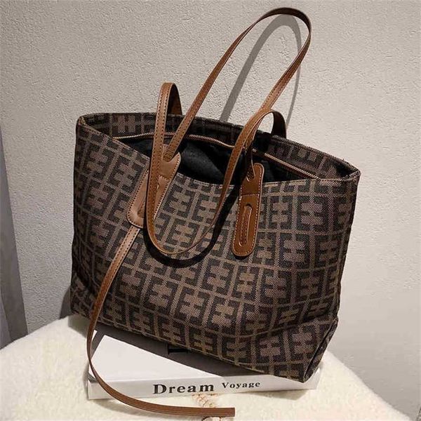 

2023 designer bag large capacity advanced sense of foreign style one shoulder bag fall and winter versatile commuter tote bag