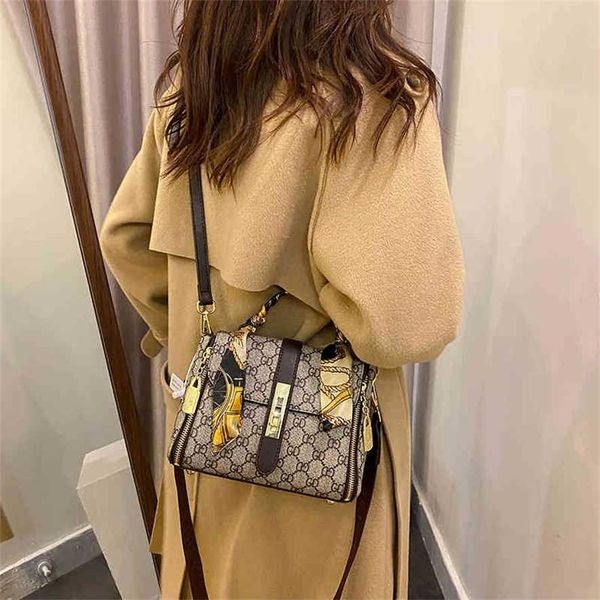 

2023 designer bag women's 2023 new fashion leisure texture single shoulder messenger bag tide armpit women's bag