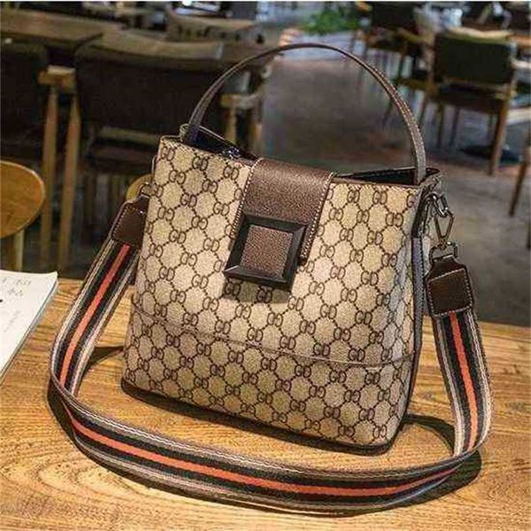 

designer bag 2023 spring and summer new fashion korean version versatile handbag printed single shoulder messenger bag broadband bucket wome